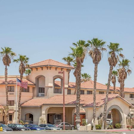 Ramada By Wyndham Barstow Hotel Екстериор снимка