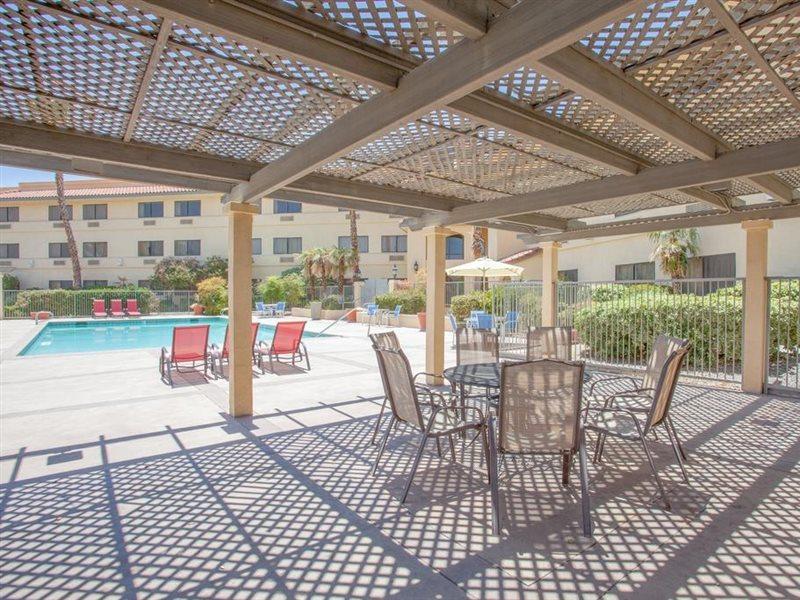Ramada By Wyndham Barstow Hotel Екстериор снимка