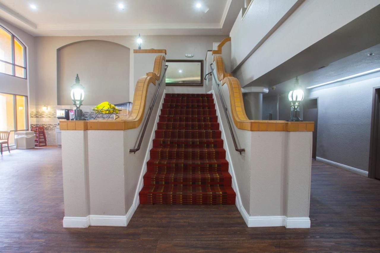 Ramada By Wyndham Barstow Hotel Екстериор снимка