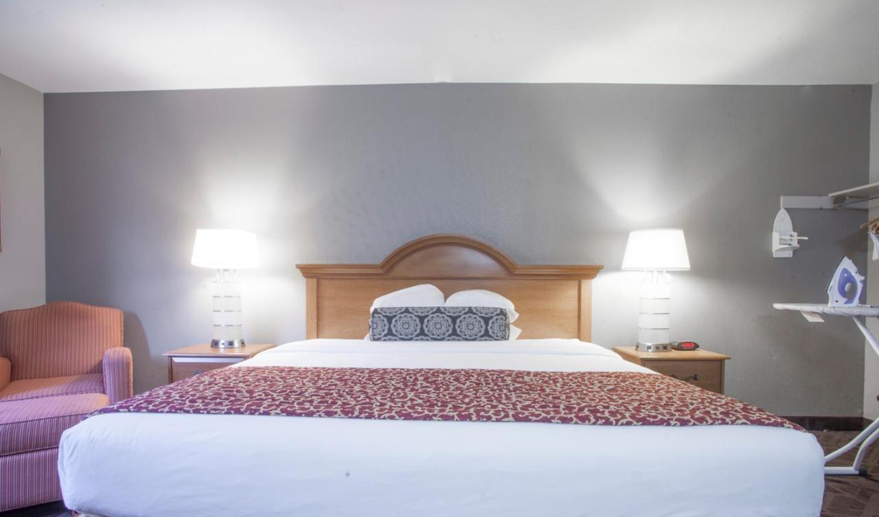 Ramada By Wyndham Barstow Hotel Екстериор снимка