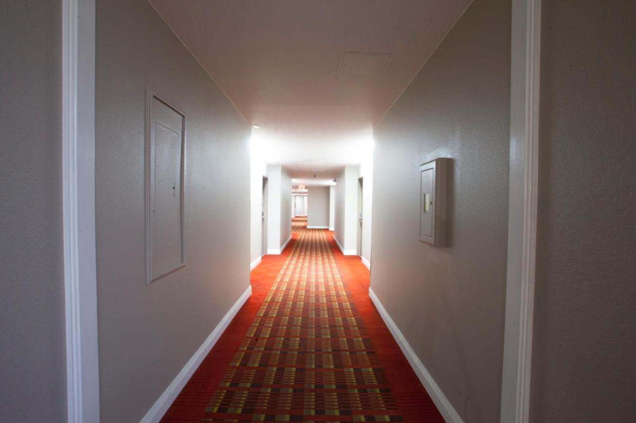 Ramada By Wyndham Barstow Hotel Екстериор снимка