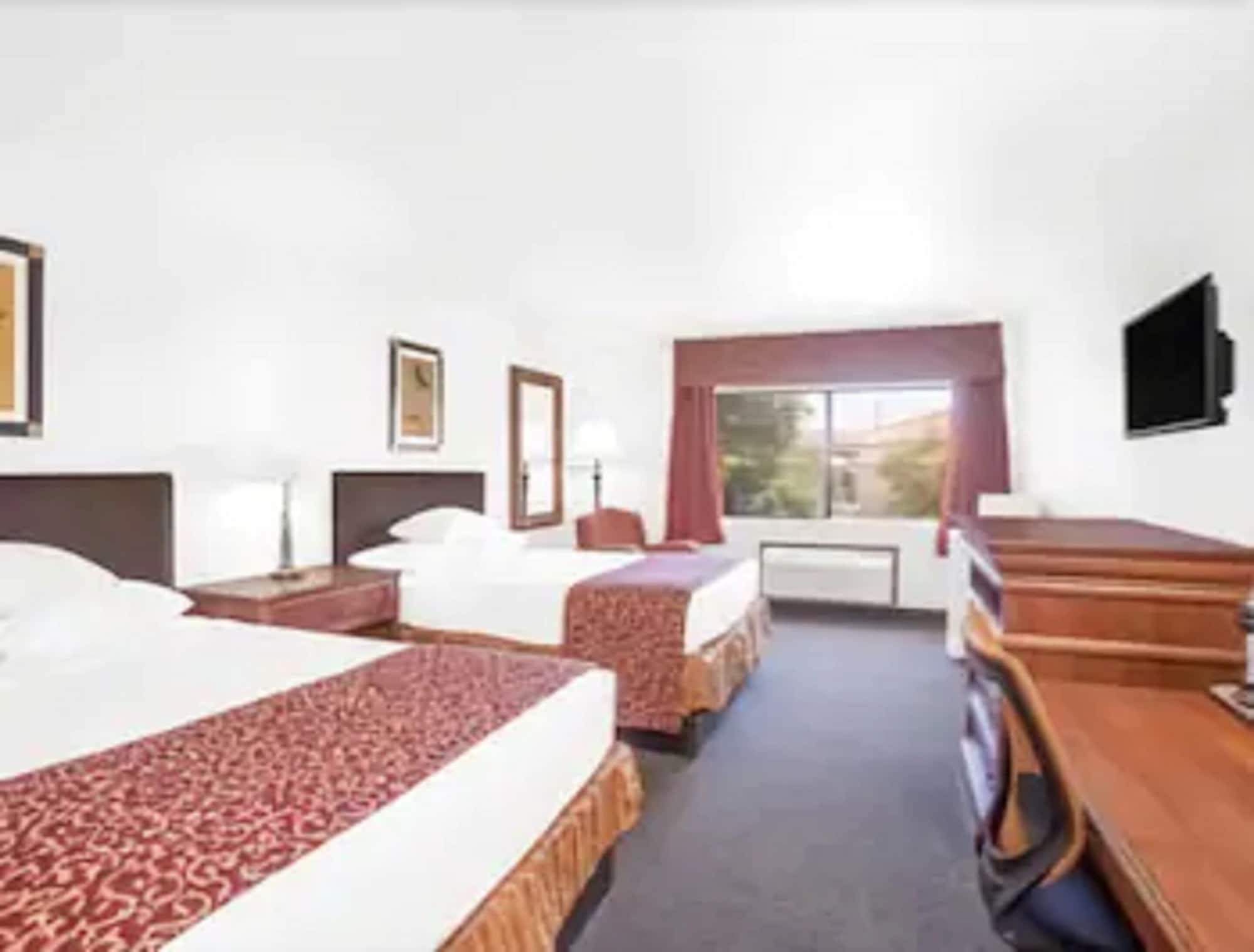 Ramada By Wyndham Barstow Hotel Екстериор снимка