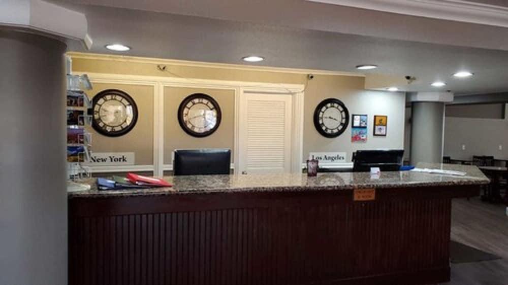Ramada By Wyndham Barstow Hotel Екстериор снимка