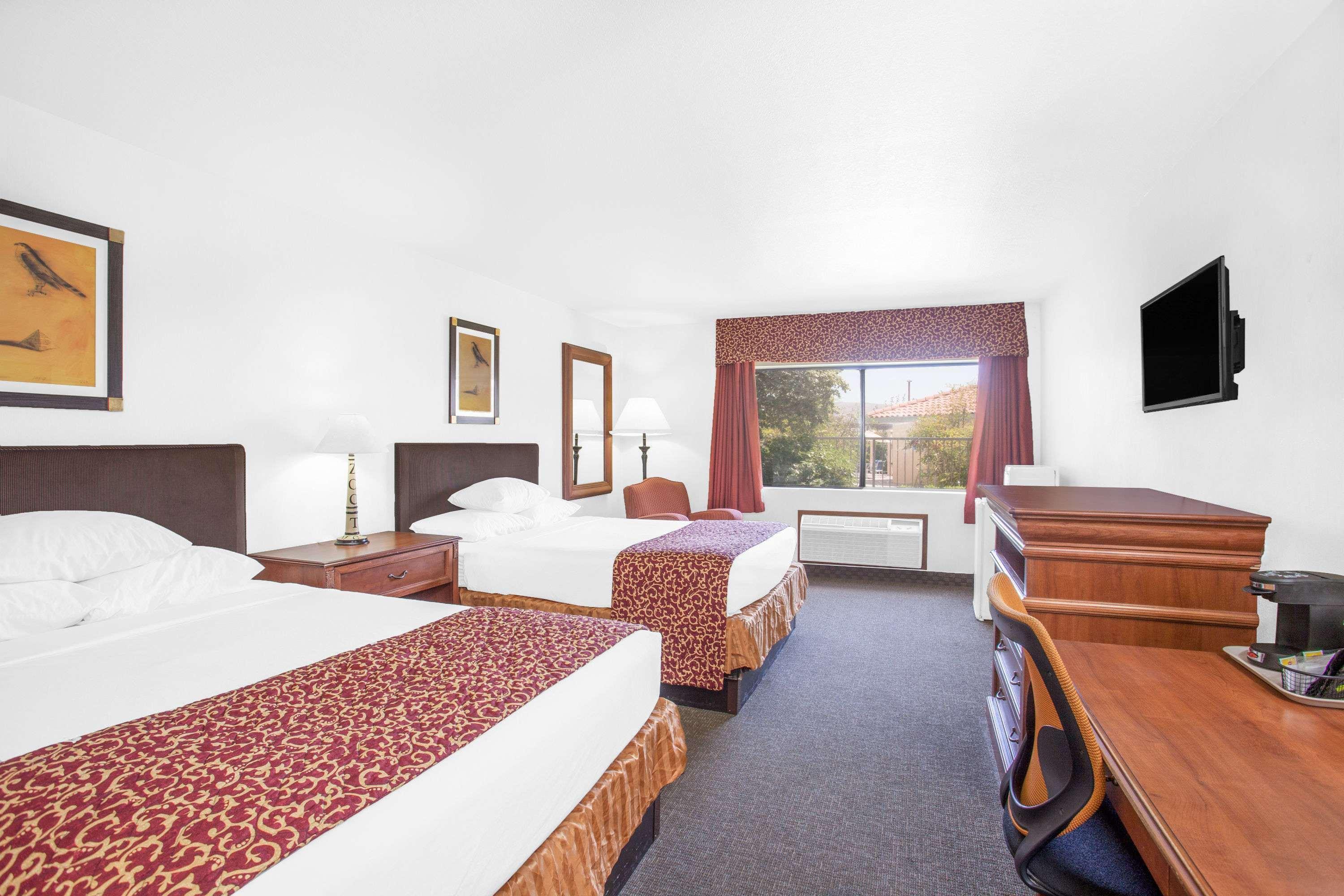 Ramada By Wyndham Barstow Hotel Екстериор снимка