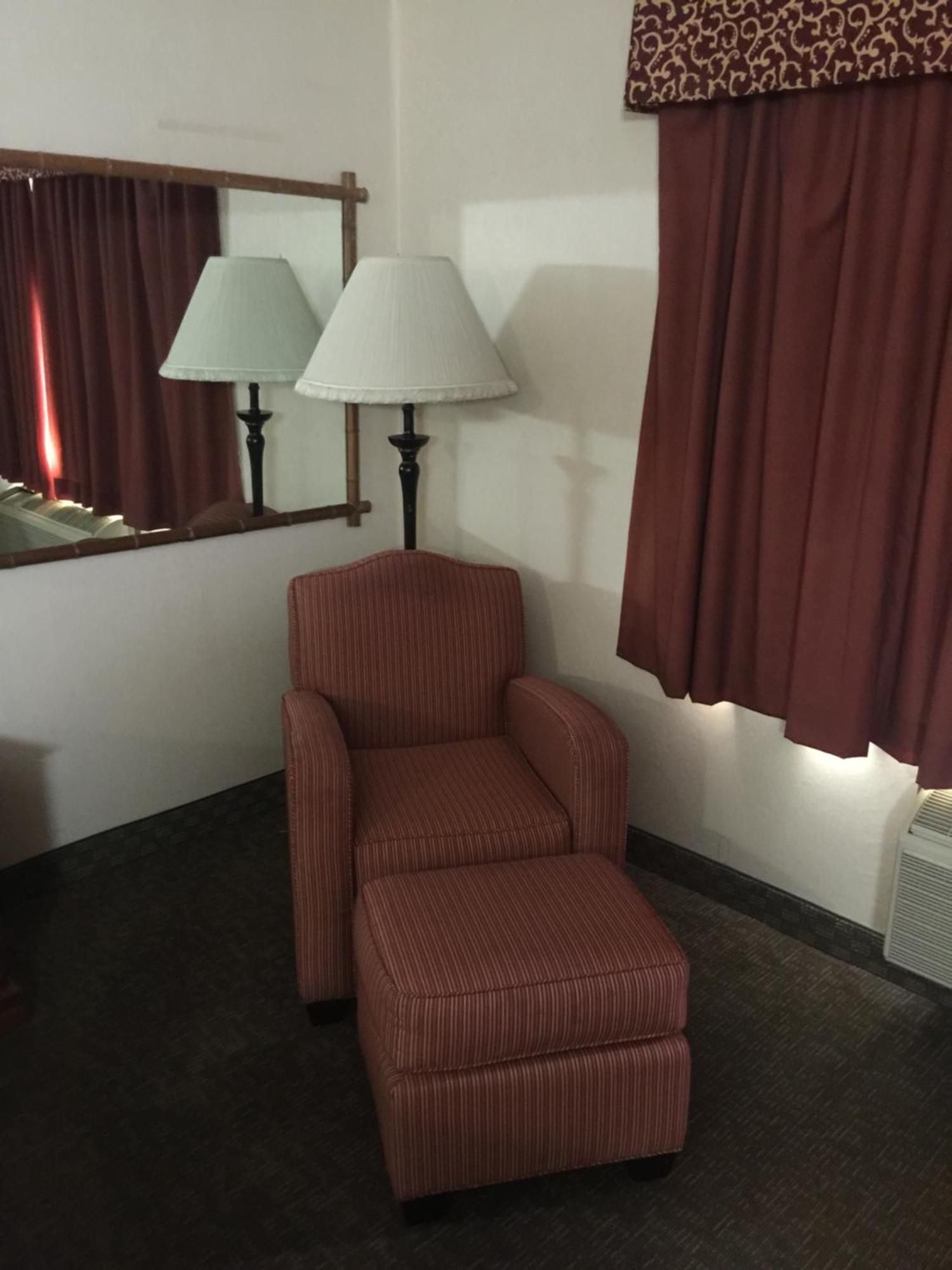 Ramada By Wyndham Barstow Hotel Стая снимка
